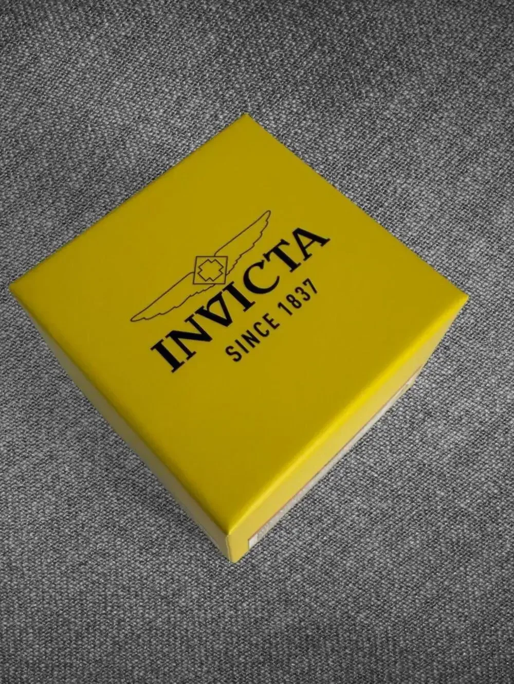 Invicta Beige Monochrome Analog Bracelet Watch White Dial